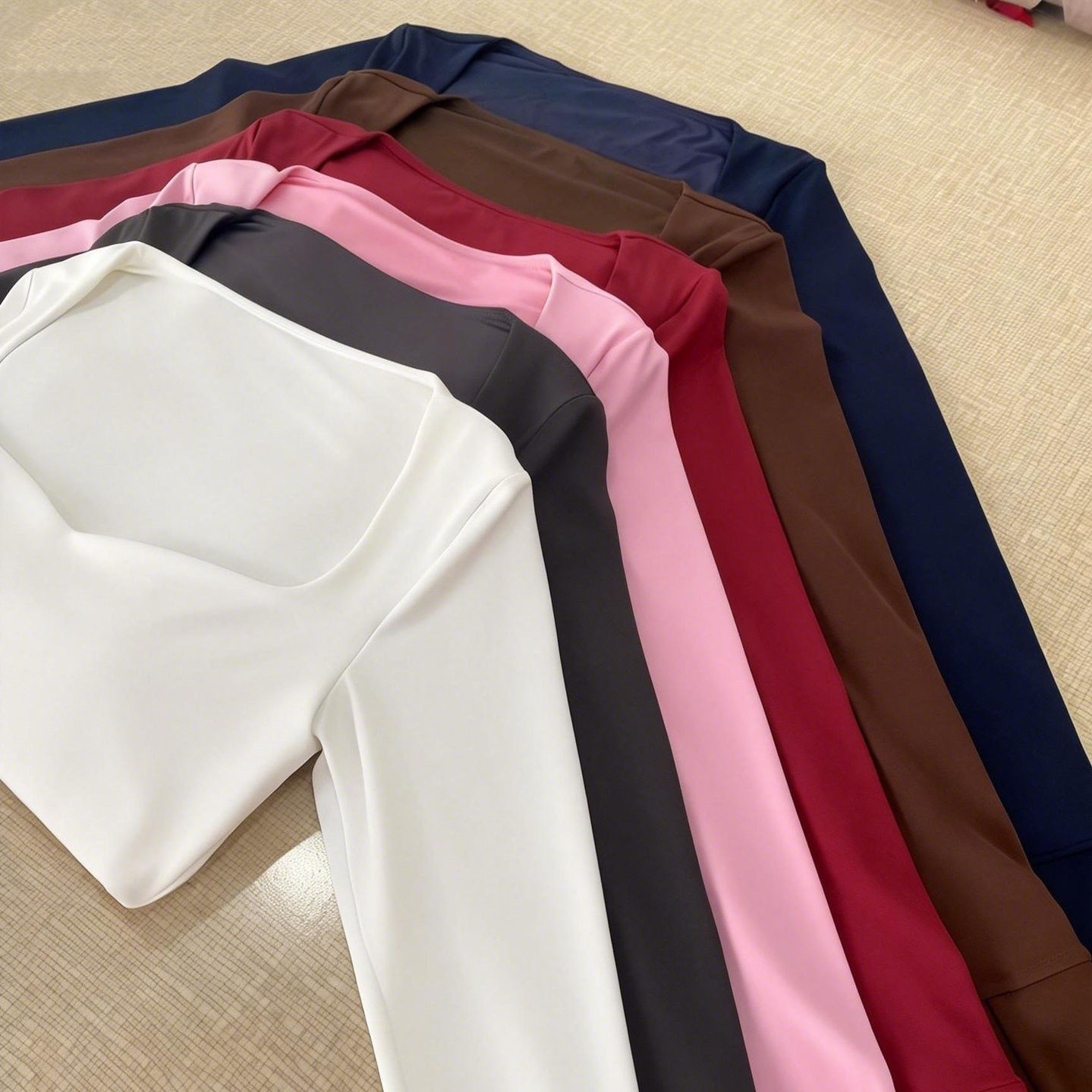 طقم يوجا نسائي من قطعتين: توب  - مراجعة Compression Long Pant وسعره